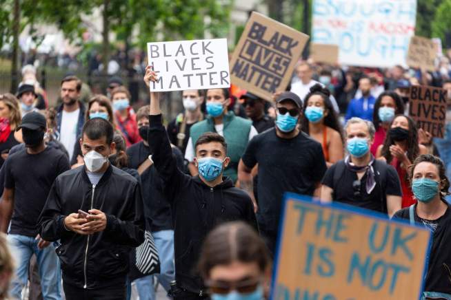 More Protesters to Face Prison as Government Plans Bans on Face Masks and Flares at Demonstrations