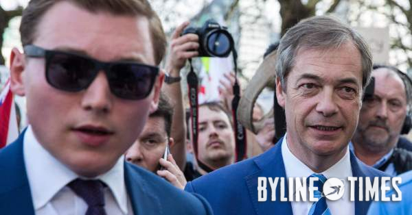 George Cottrell and Nigel Farage at a pro-Brexit event in March 2019. Photo: Mark Kerrison / Alamy