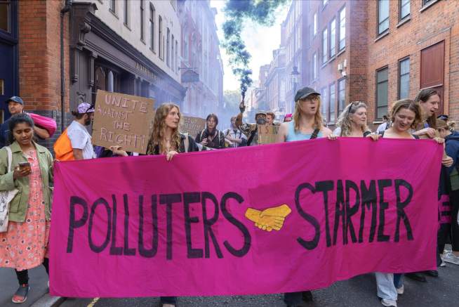 Climate Protestors Target Right Wing Think Tanks Demanding Labour ‘Cut Ties’ with Oil-Funded Lobbyists