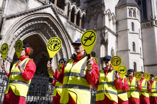 UK Government’s Pro-Airport Expansion ‘Jet Zero’ Strategy Challenged in High Court